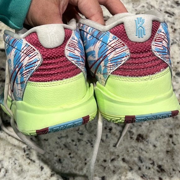 Nike 2022
Kyrie Infinity EP '1 World 1 People - Soft Pink' - Picture 5 of 8